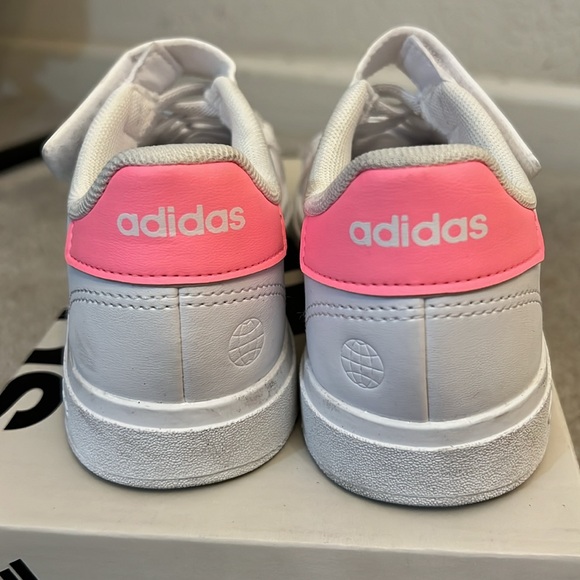 Adidas Girls Tennis Sneakers (Kids size:1) - Picture 4 of 4